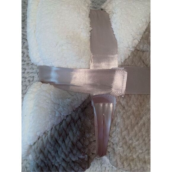 Gray Plush Quilted Throw - Picture 2 of 2